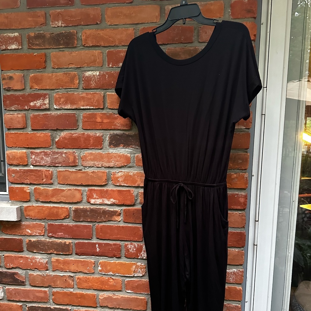 Gilli Black Short Sleeve Jumpsuit ~ Large
